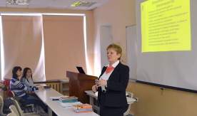 Доцент кафедры менеджмента Института управления ВГУЭС Татьяна Филичева первой из двадцати победителей конкурса «Преподаватель года–2013» провела открытую лекцию
