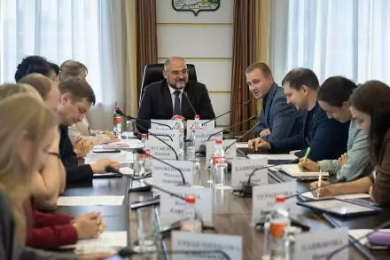 Константин Шестаков наградил сотрудников ВВГУ за вклад в проект «Владивосток – Молодёжная столица России»