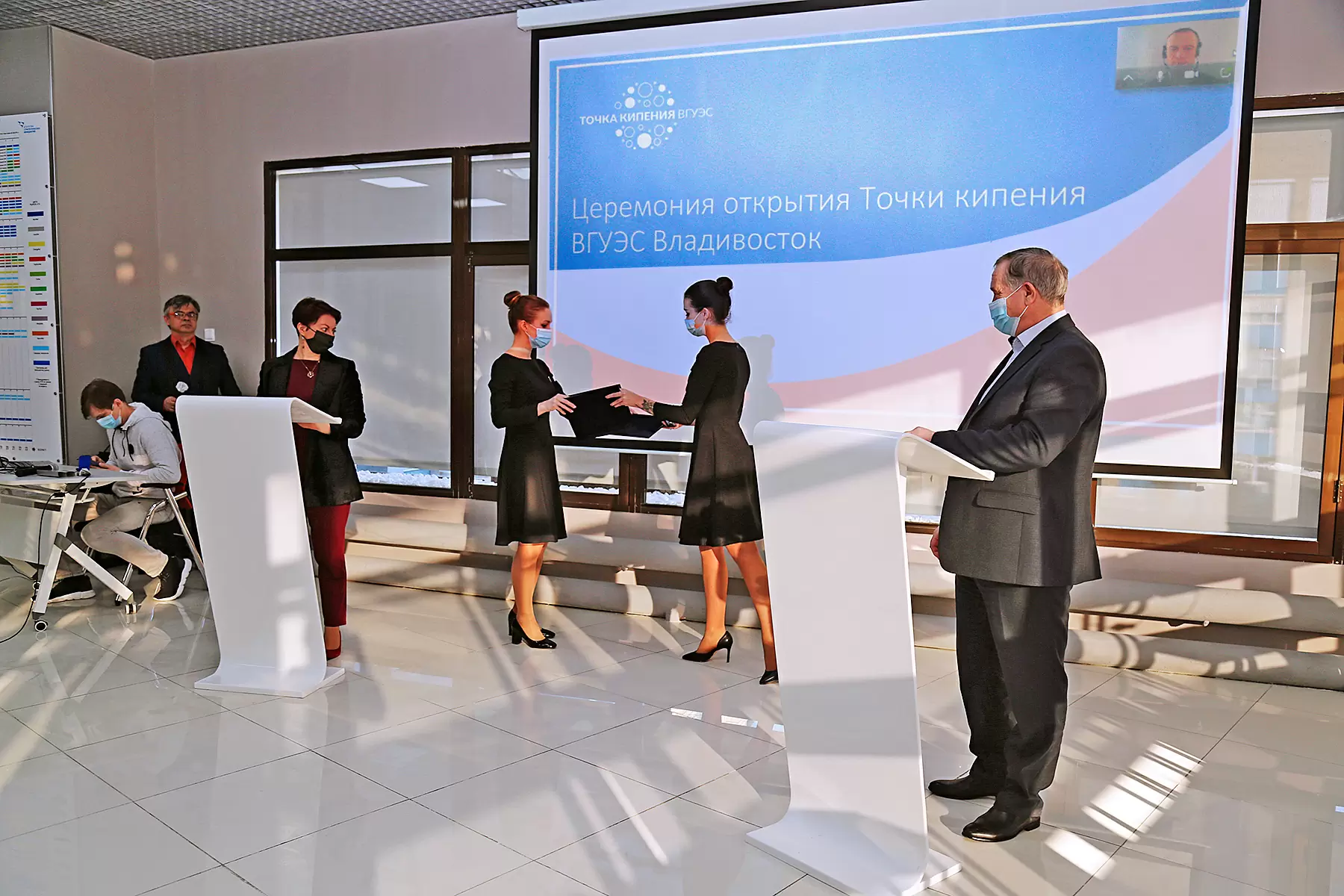 Университет уникален, с точки зрения вплетения в городскую ткань, — заместитель главы города Азат Ислаев на открытии «Точки кипения» во ВГУЭС