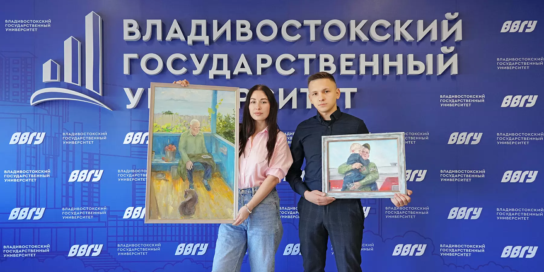 Преподаватели ВВГУ организовали выставку картин к 80-летию Великой Победы