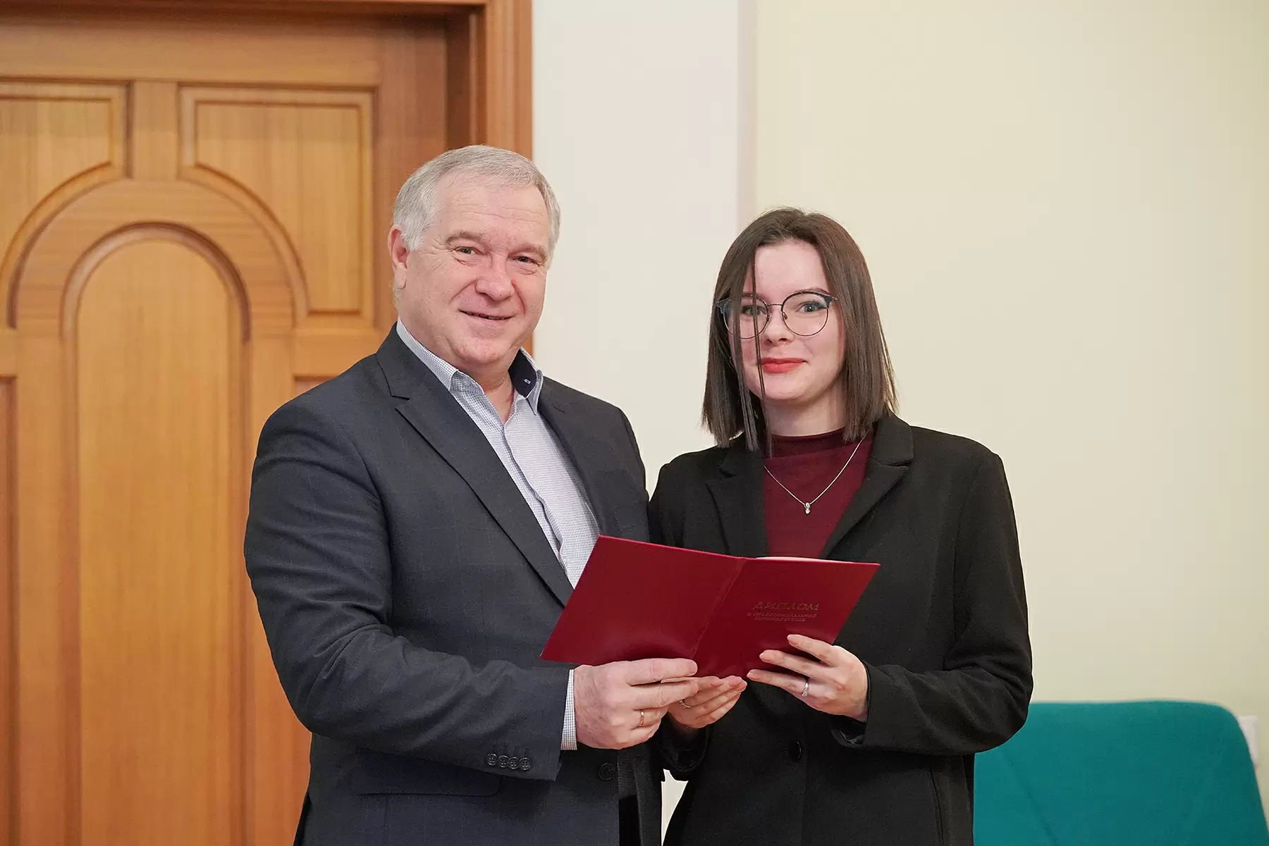 Выпускникам флагманской программы «Специалист игорно-развлекательной индустрии» ВВГУ торжественно вручили дипломы
