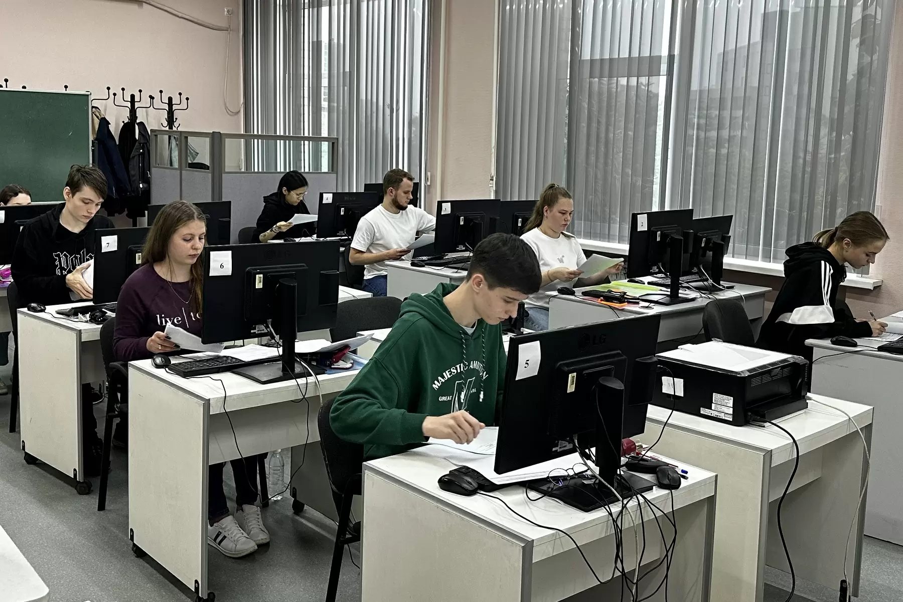 Студентов колледжей ВВГУ приглашают на работу сразу после выпускных экзаменов