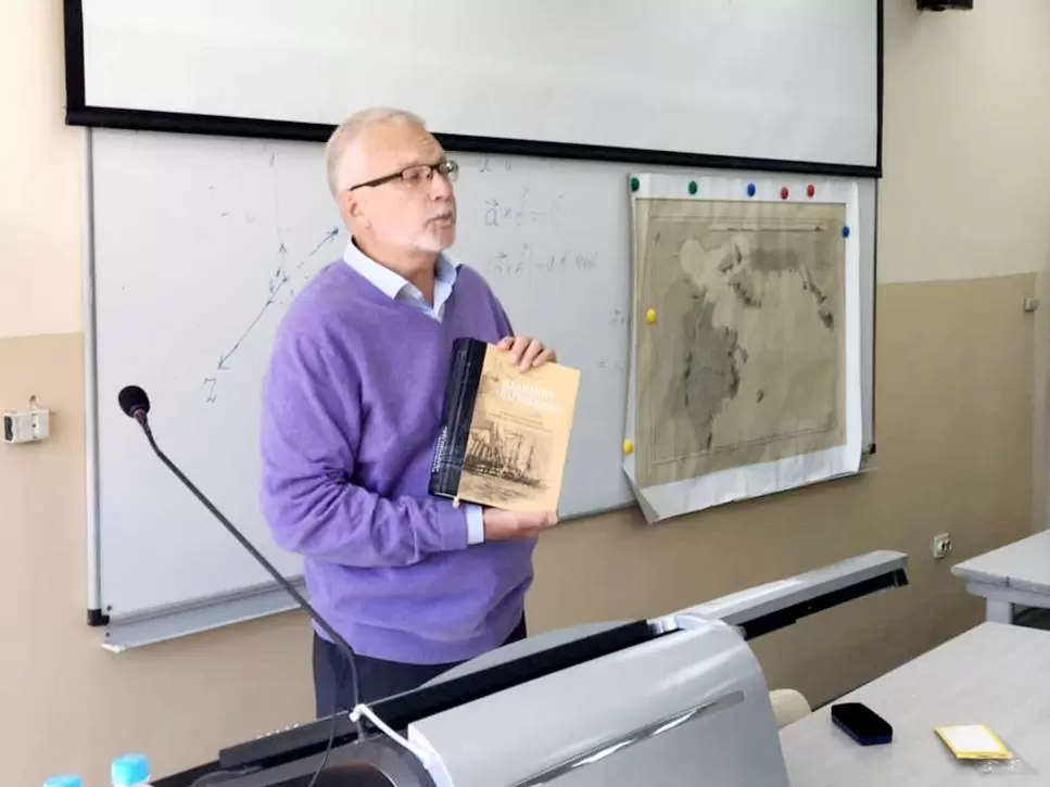 Плавание студентов к берегам XIX века