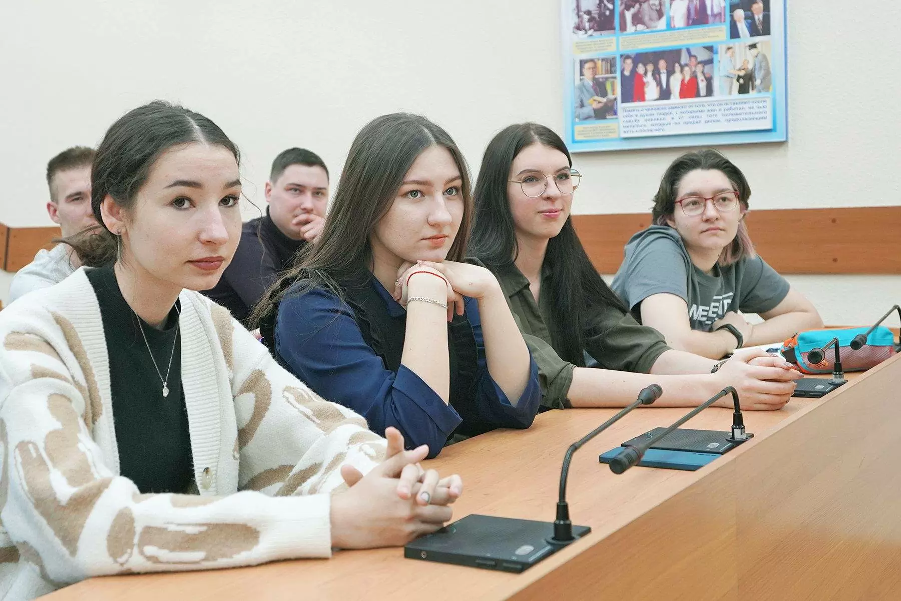 История успеха. Первокурсники ВВГУ встретились с выпускником направления «Международные отношения»