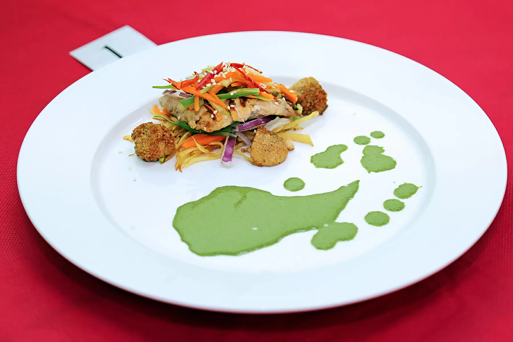 Баланс вкуса и эстетика высокой гастрономии: компетенция «Поварское дело» чемпионата «Молодые профессионалы» во ВГУЭС