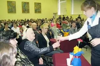 «Встреча поколений» в Колледже сервиса и дизайна ВГУЭС запомнилась и студентам, и ветеранам.