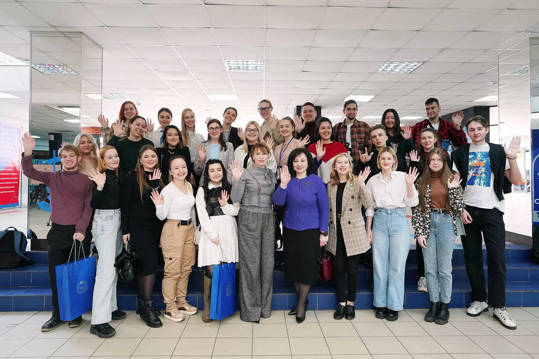 Звезды, которые будут развивать регион: председатель Правительства Приморского края Вера Щербина обсудила молодежную политику со студентами ВГУЭС