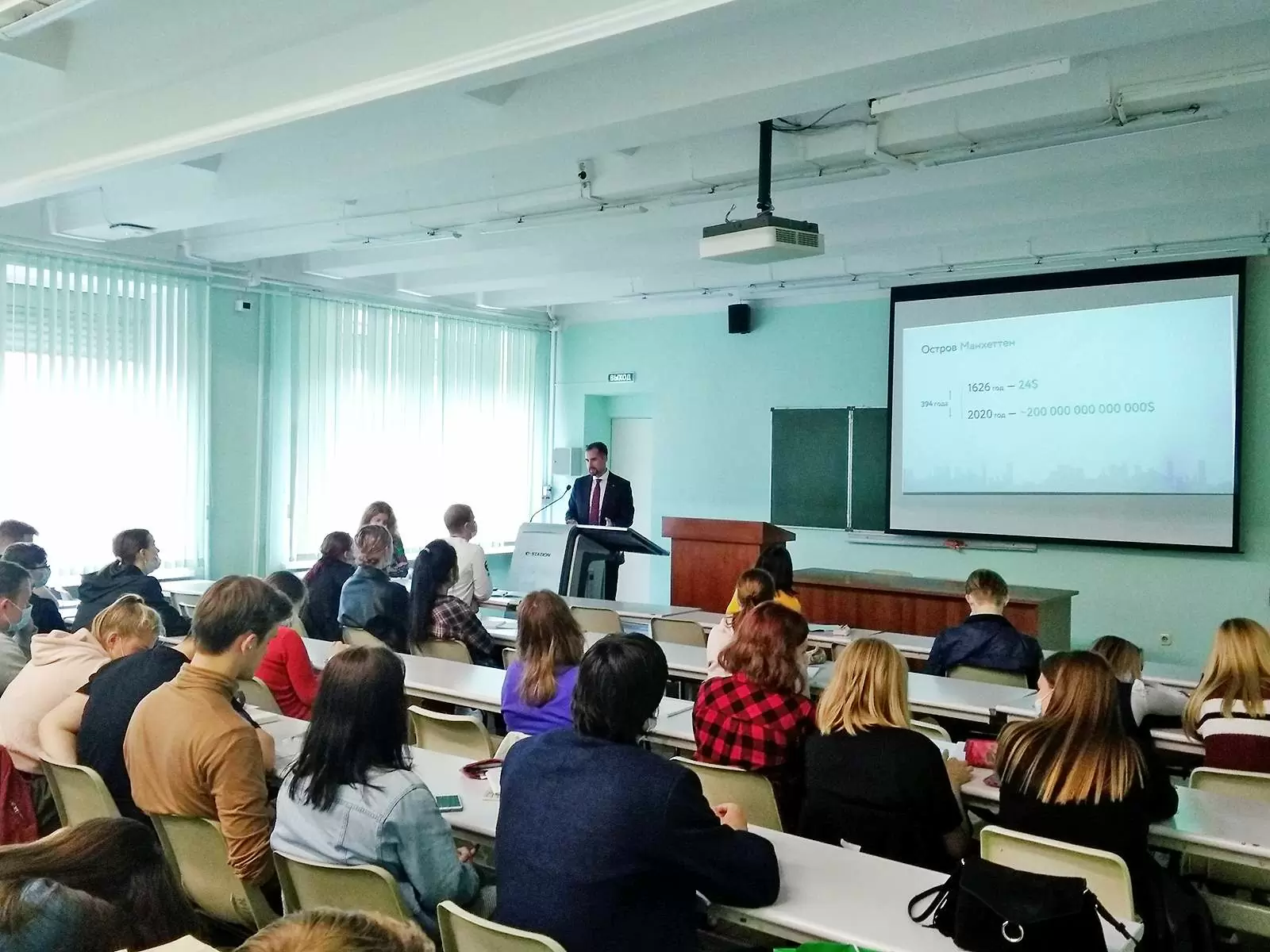 «Финансовое планирование - ключ для состоятельной жизни». Управляющий Приморским отделением ПАО Сбербанк Сергей Радюшкин выступил во ВГУЭС с лекцией