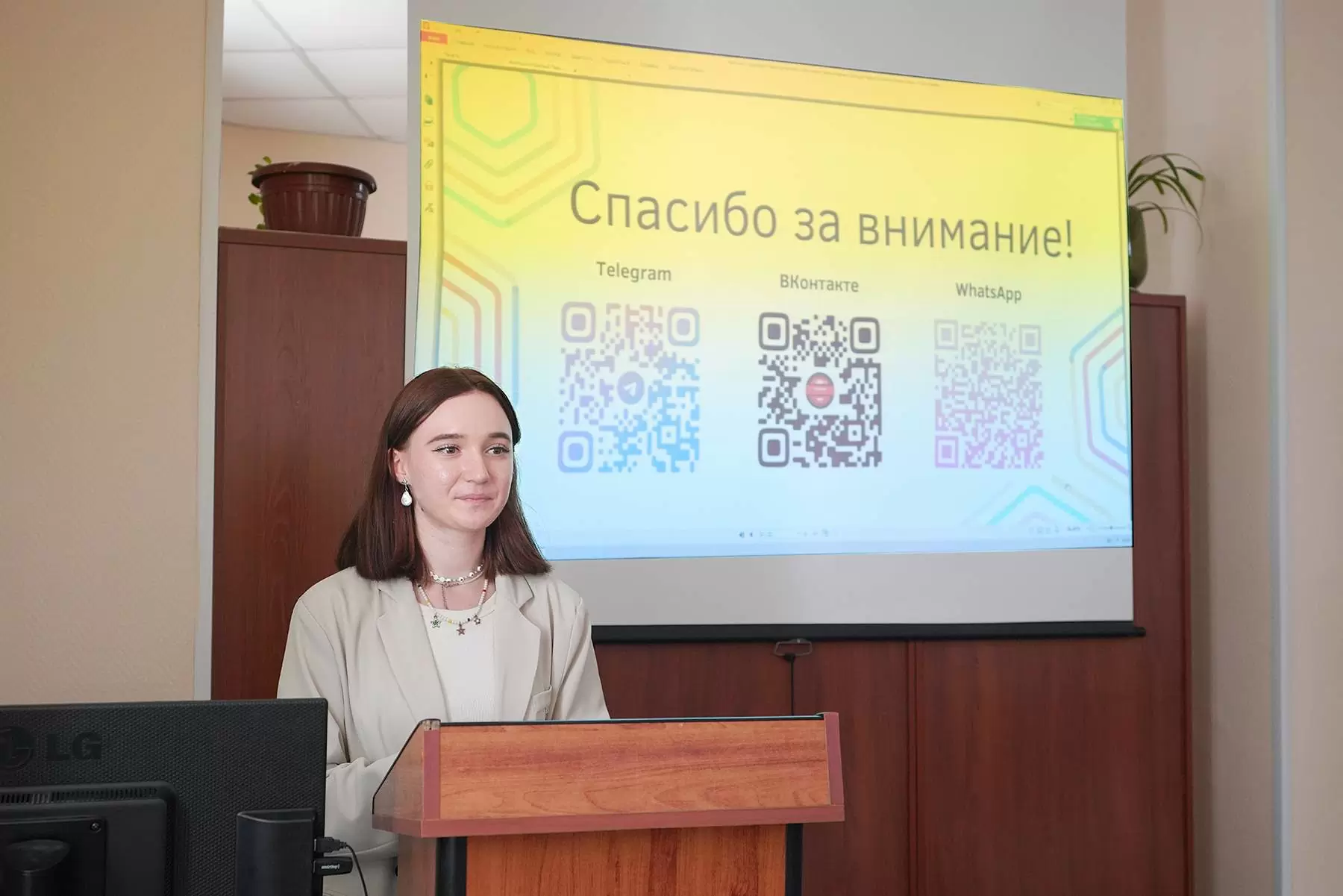 «Китовая деревня», чат-бот по ресторанам или аудиогид для туристов: студенты ВВГУ защитили проекты в формате «Стартап как диплом»