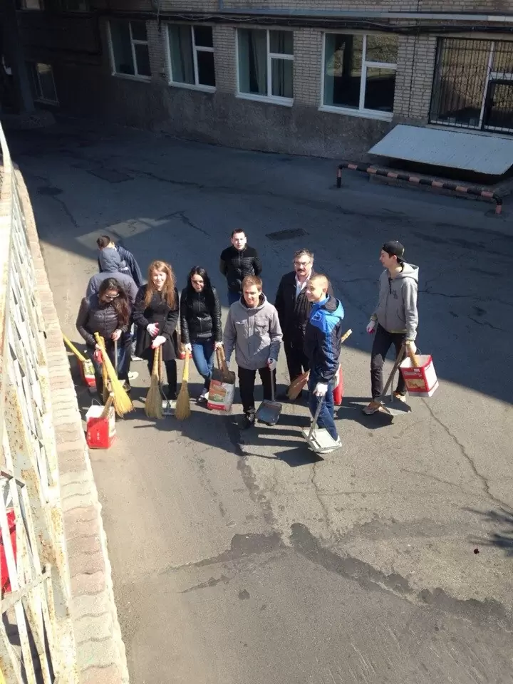 Началась горячая пора в нашем университете — уборка территории