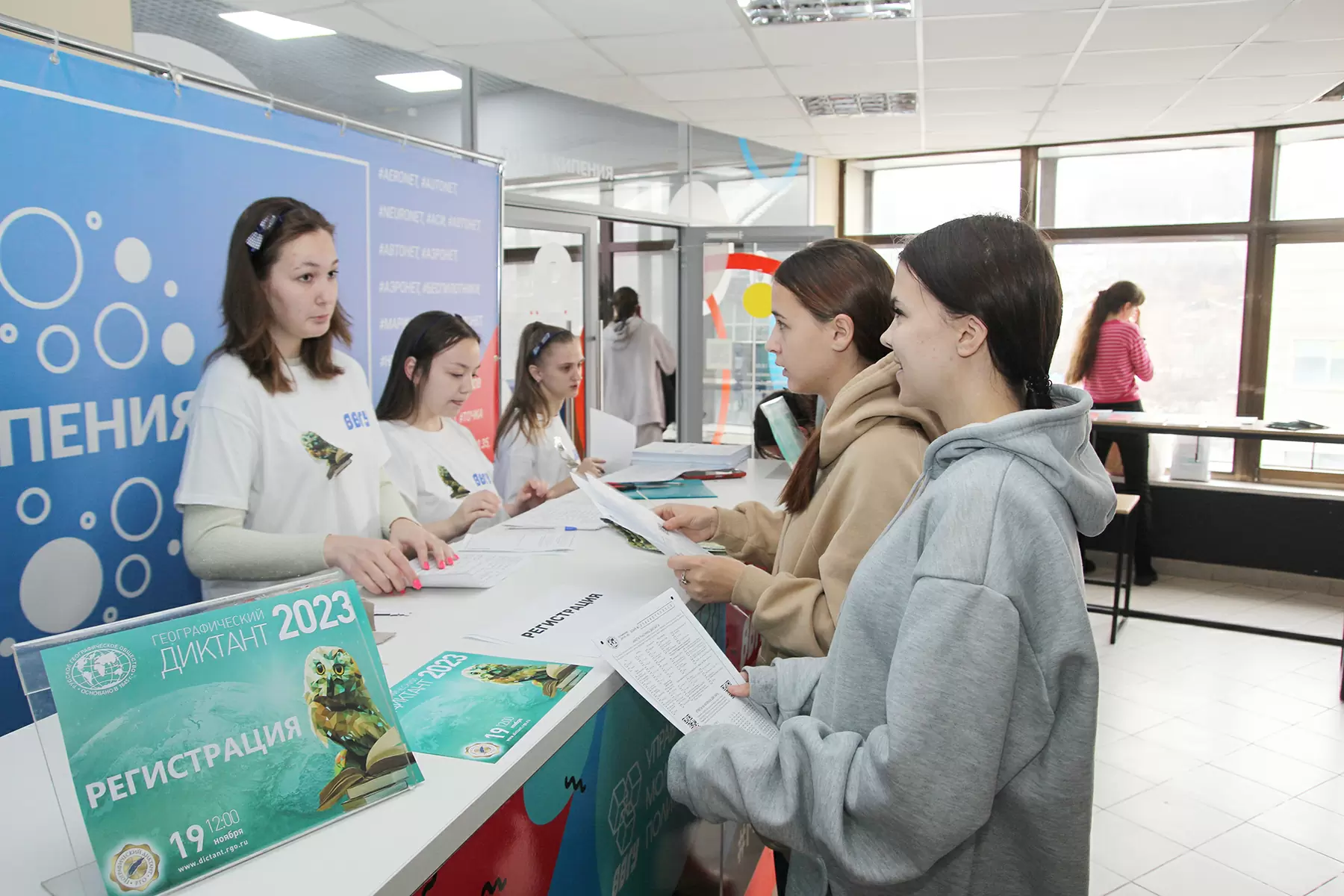 Почти 200 человек провели воскресный день на площадке ВВГУ или как прошел географический диктант