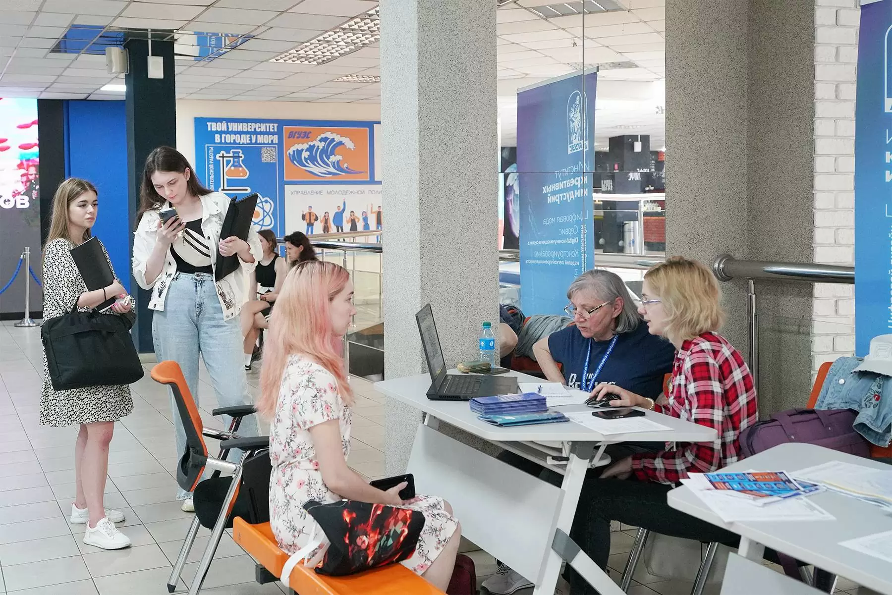 Более четырех тысяч заявлений на поступление подали абитуриенты во ВГУЭС