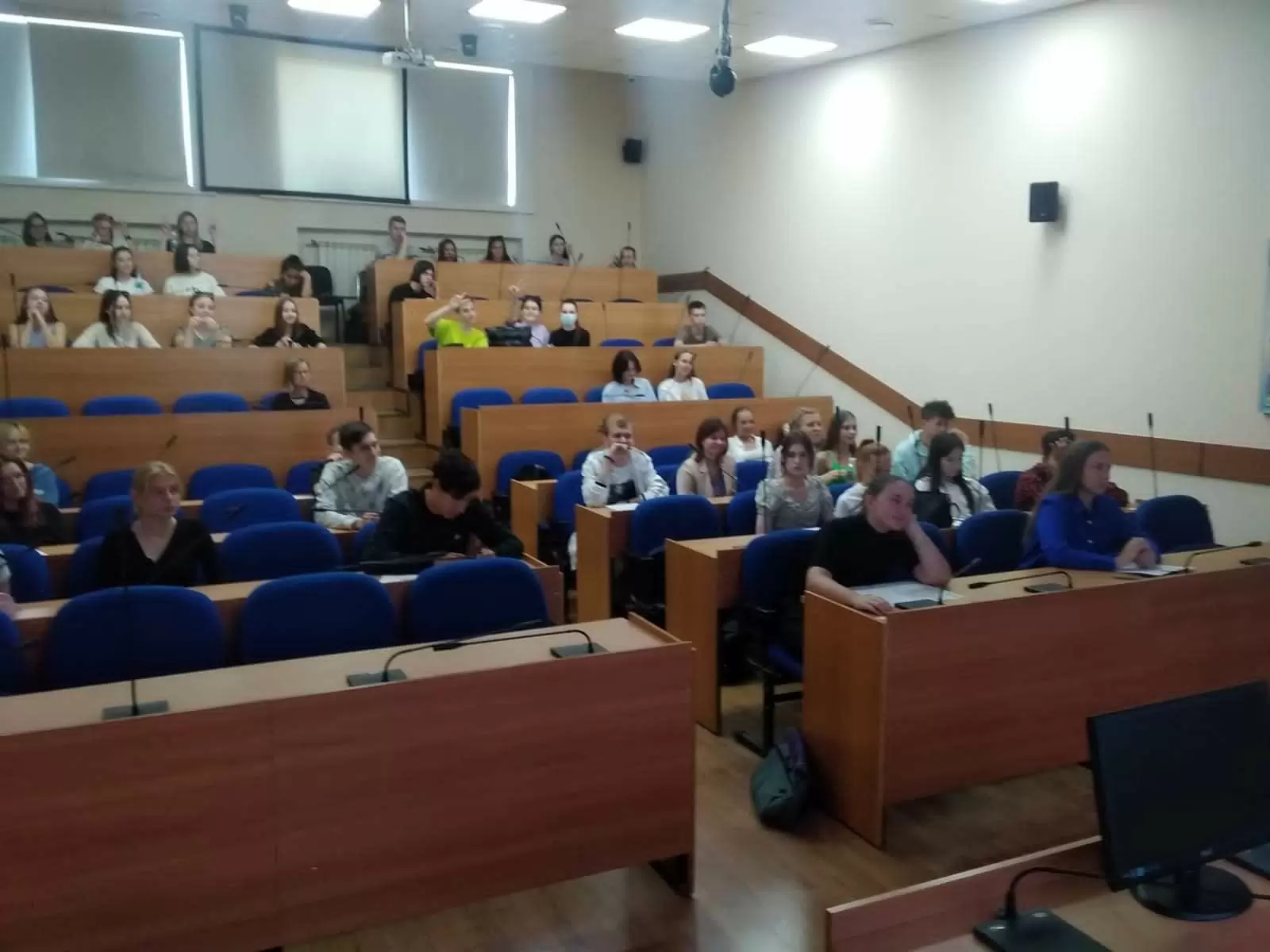 Студенты АК пишут Диктант Победы