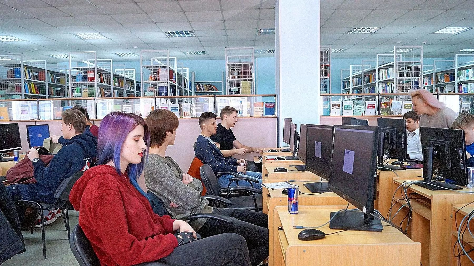 «Выходи решать»: студенты ВГУЭС написали физико-математическую контрольную