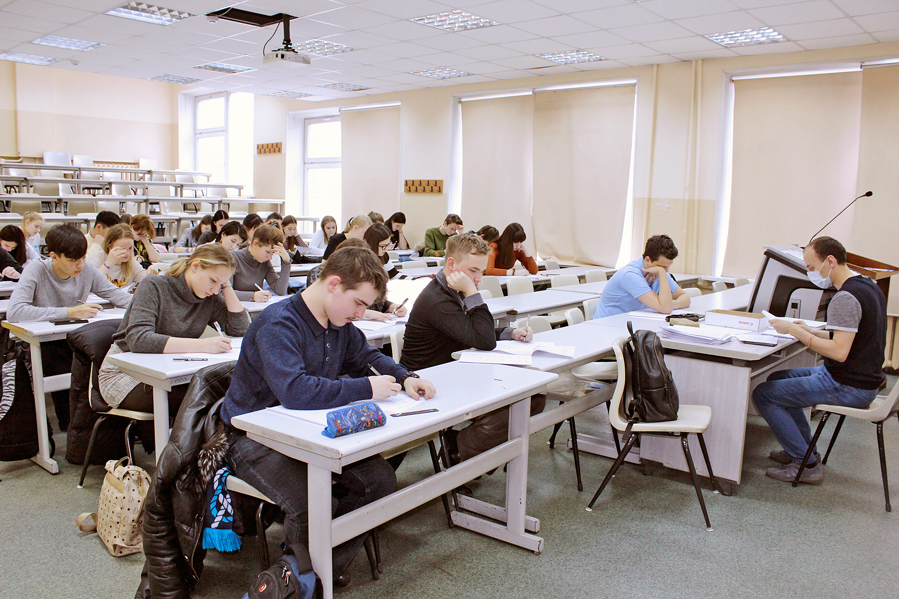 Во ВГУЭС прошёл первый тур краевой олимпиады по английскому языку «Olympic English – 2021»