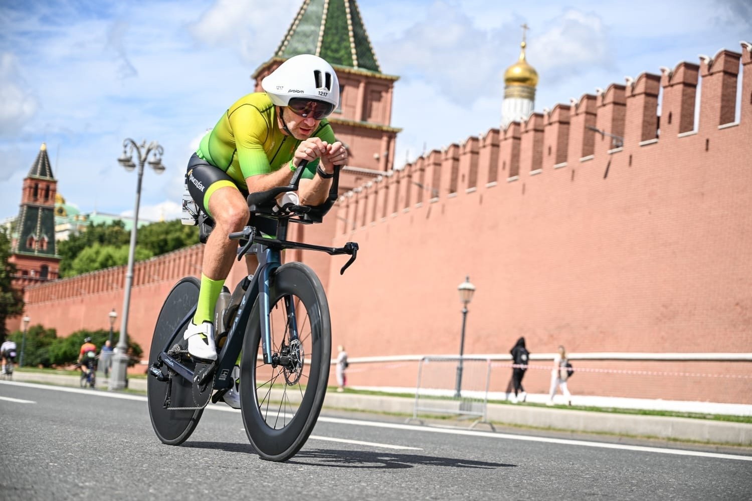 Подопечный спорткомплекса «Чемпион» ВВГУ преодолел дистанцию 226 километров на триатлоне в Москве