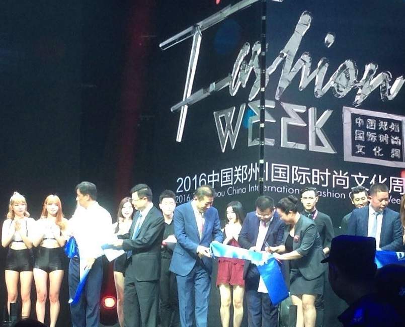 Cтуденческие коллекции на Неделе моды в Китае презентует школа дизайна ВГУЭС