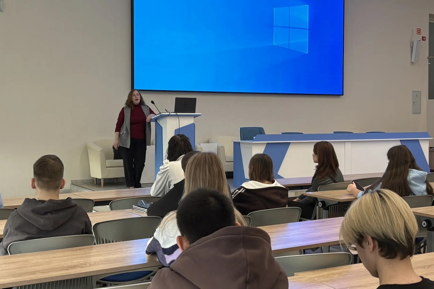 В Академическом колледже ВВГУ прошел Всероссийский открытый урок ко Дню гражданской обороны