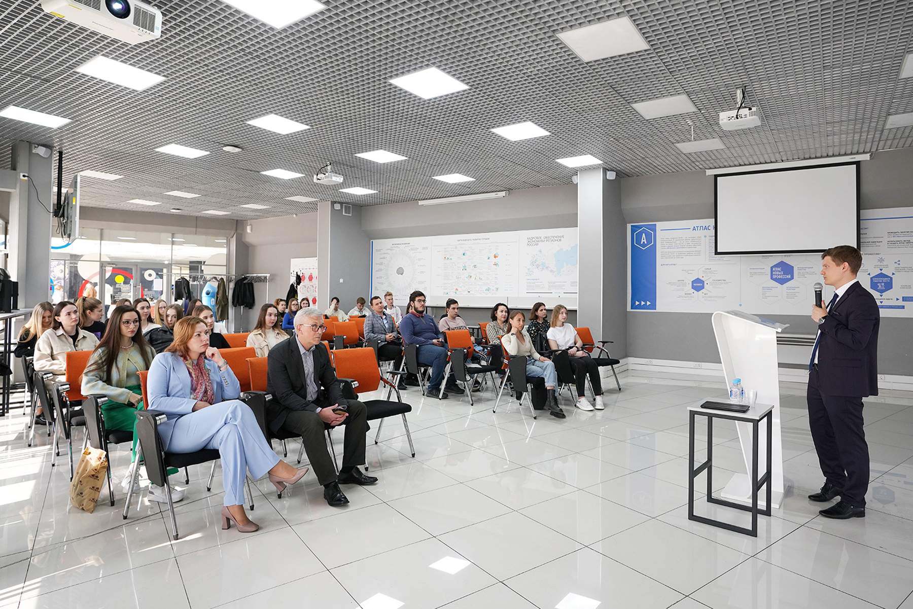 Экспертные сессии правительства во ВГУЭС: вместе формируем молодежную политику