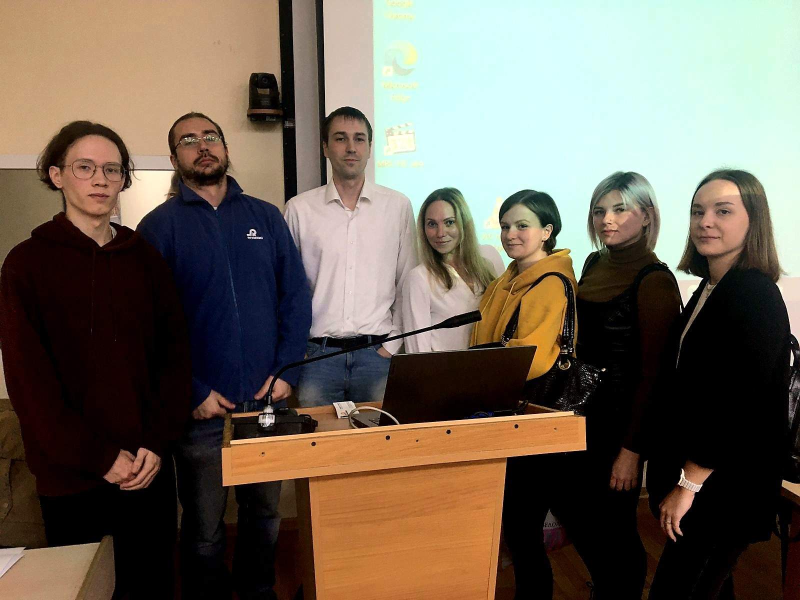 Не поработать ли нам на МКС или в Кремниевой долине?!