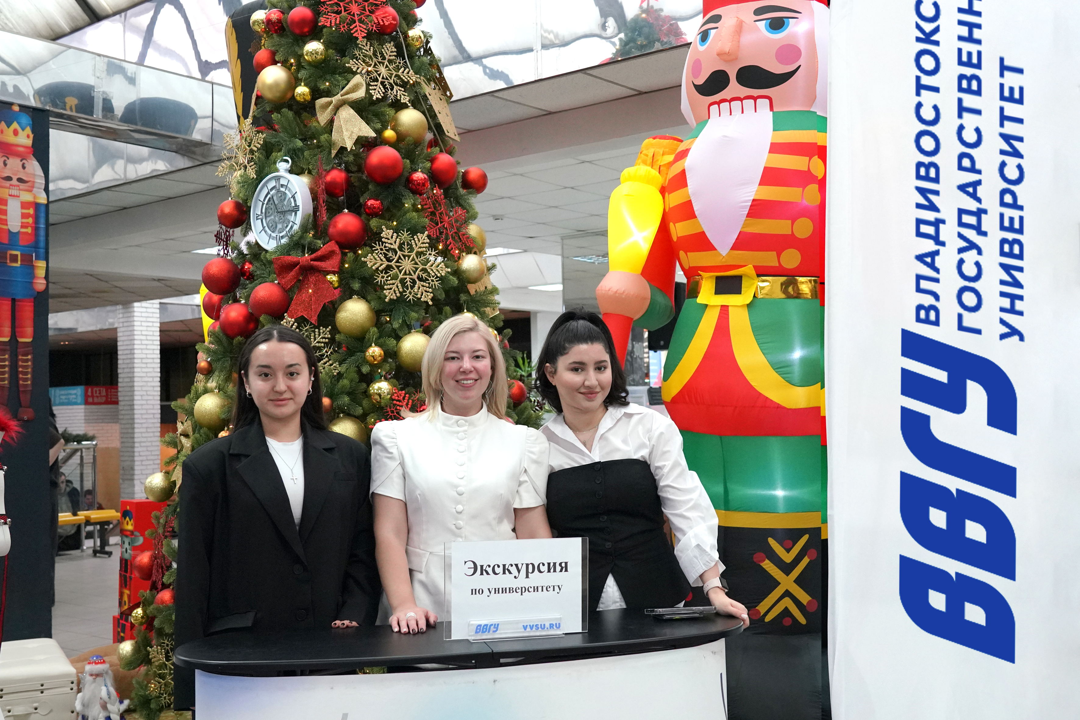 Выпускники СПО узнали о возможностях поступления в ВВГУ в день открытых дверей 