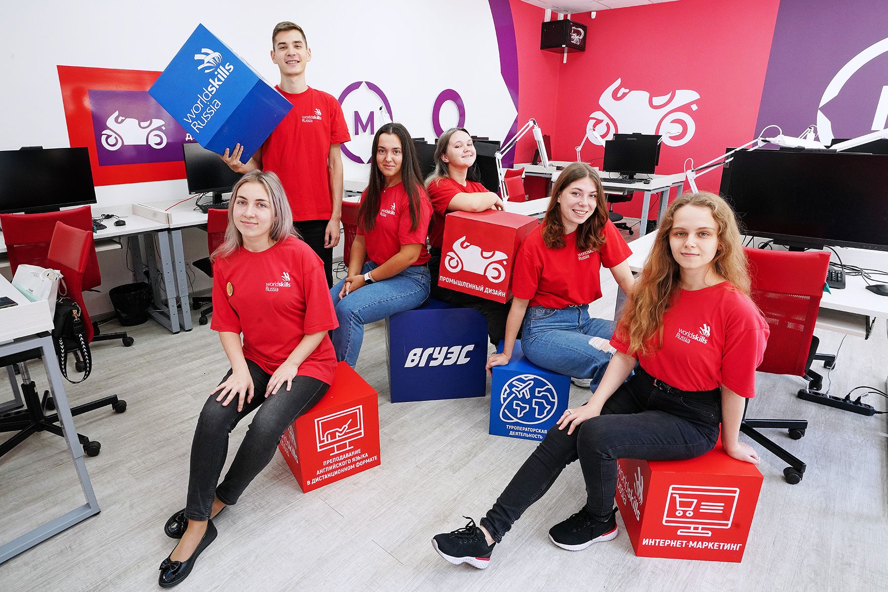 Студенты ВВГУ заработали двенадцать медалей на чемпионатах движения «Молодые профессионалы»