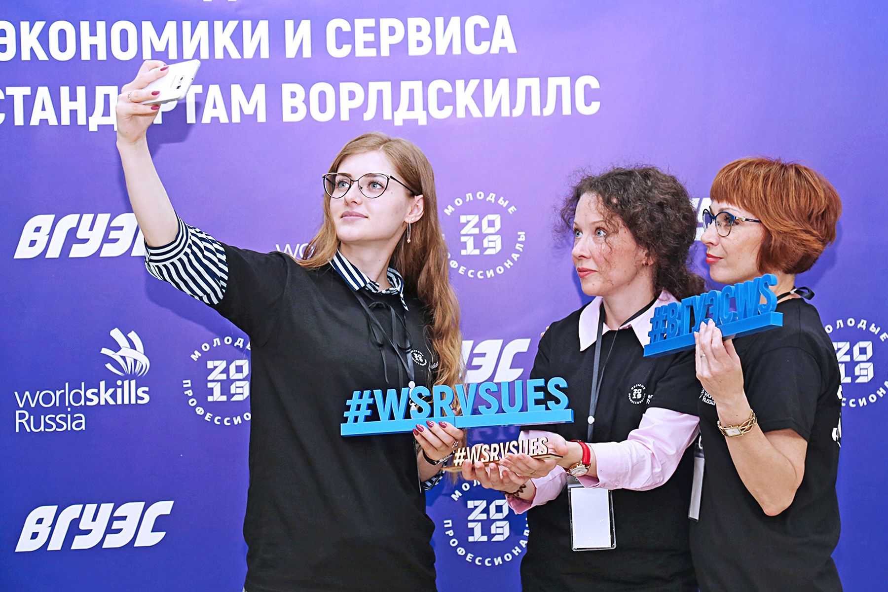 С песнями, флагами и в приподнятом настроении: во ВГУЭС открылся III отборочный чемпионат по стандартам WorldSkills