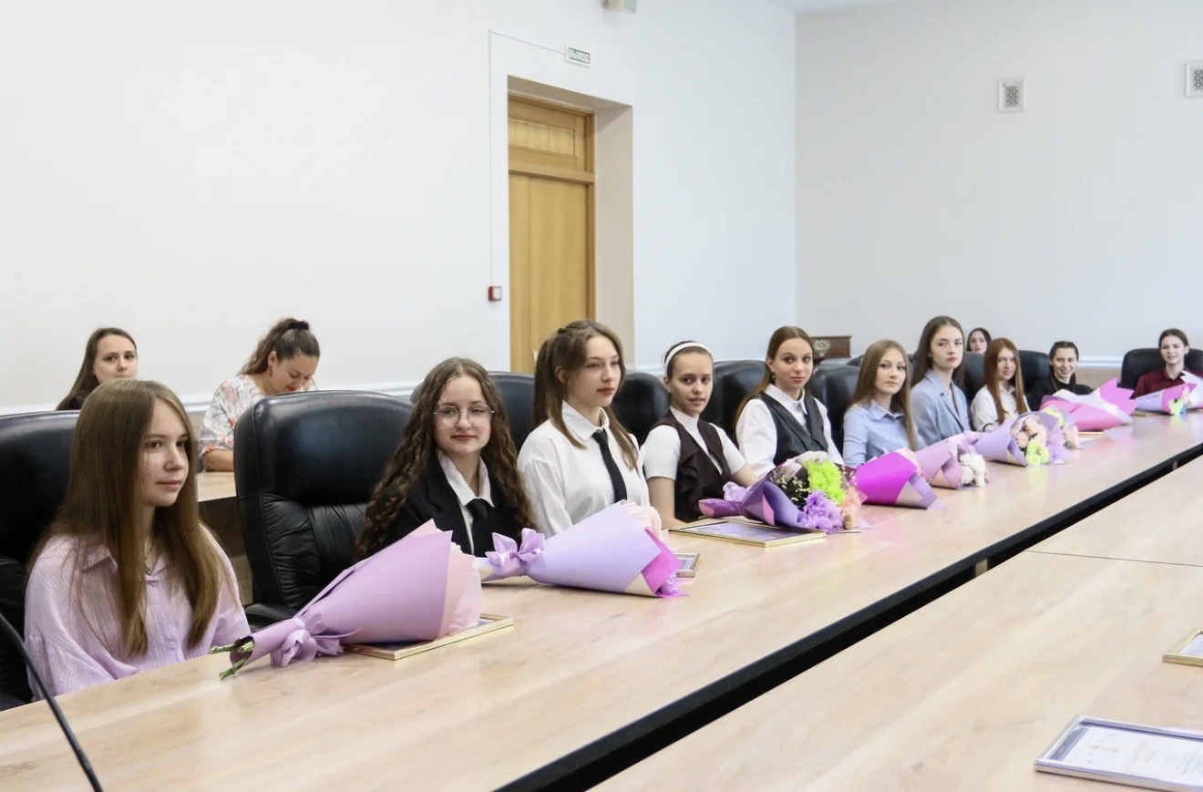 Студенты филиала ВВГУ в г. Находке стали стипендиатами Главы Находкинского городского округа