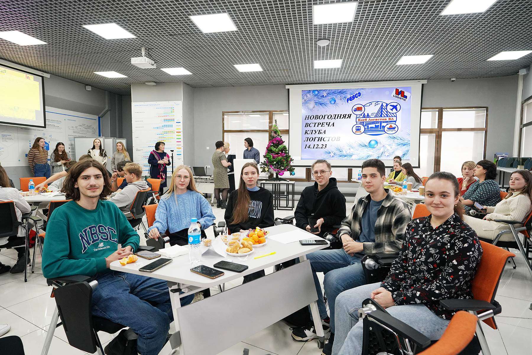 Логистический "огонек": участники «Клуба логистов» ВВГУ провели новогоднюю встречу