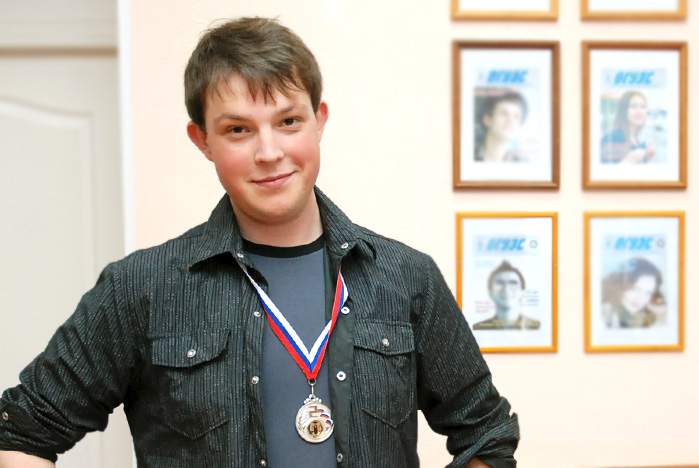 Денис Тестов занял первые два места по английскому языку среди представителей 22 вузов страны