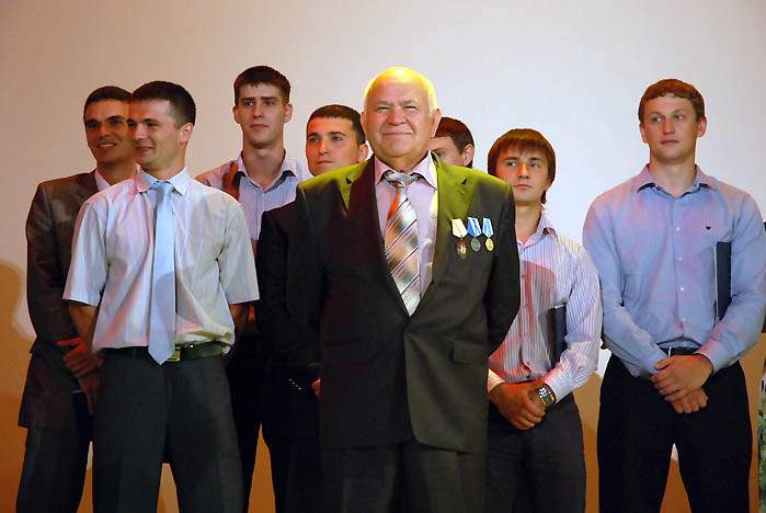 Выпускной «мальчишник» ИИБС: «физики» неожиданно оказались «лириками»