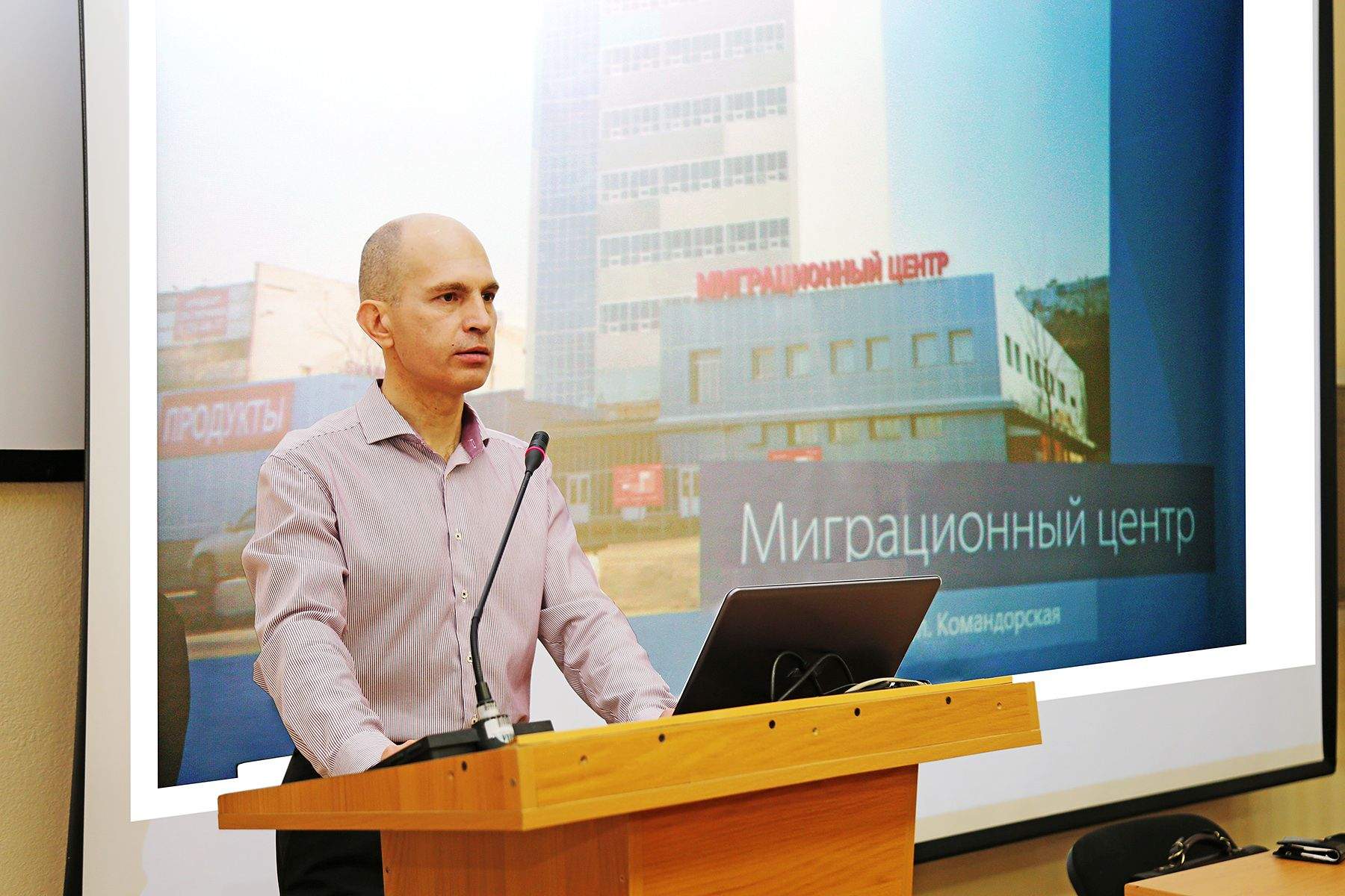 Бывший глава Миграционной службы Приморья Владислав Звычайный рассказал студентам ВГУЭС о работе миграционных центров