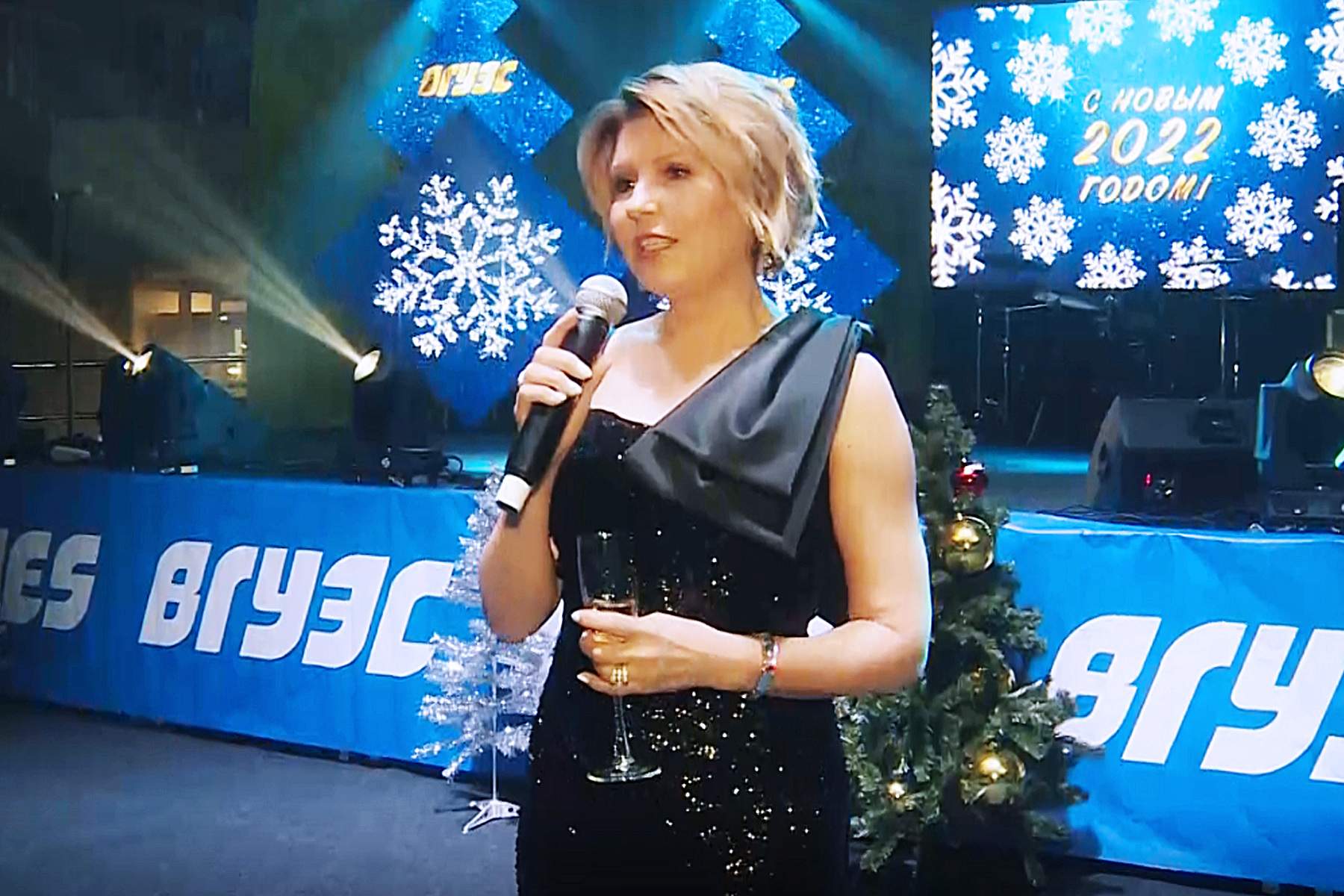 Ректор ВГУЭС Татьяна Терентьева и президент ВГУЭС Геннадий Лазарев поздравляют коллектив университета с Новым годом