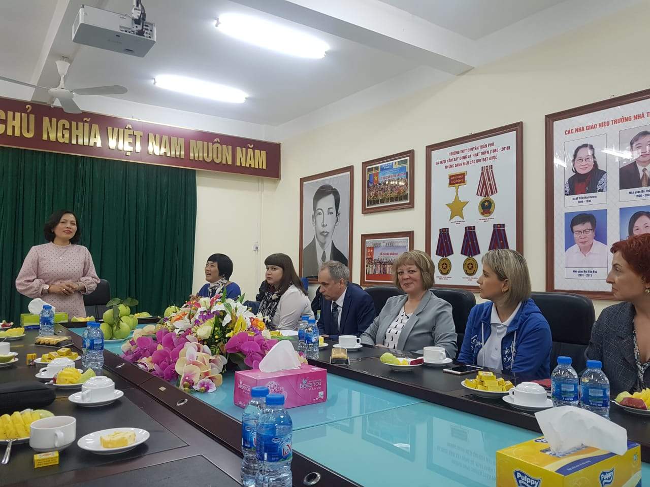 Презентация ВГУЭС и Олимпиада по русскому языку и во Вьетнаме