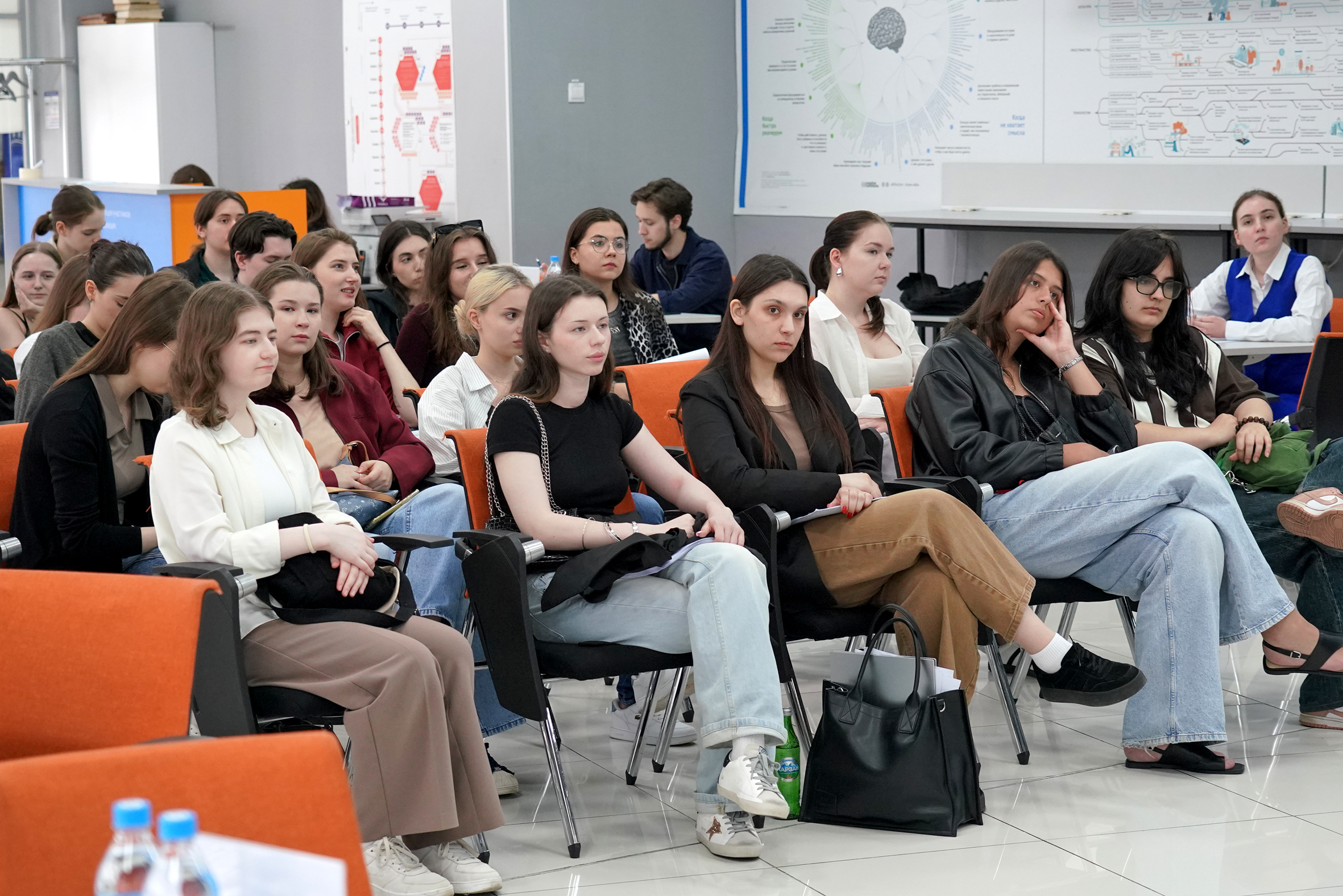 Выпускники ВВГУ прошли экспресс-собеседования на вакансии в сфере дизайна