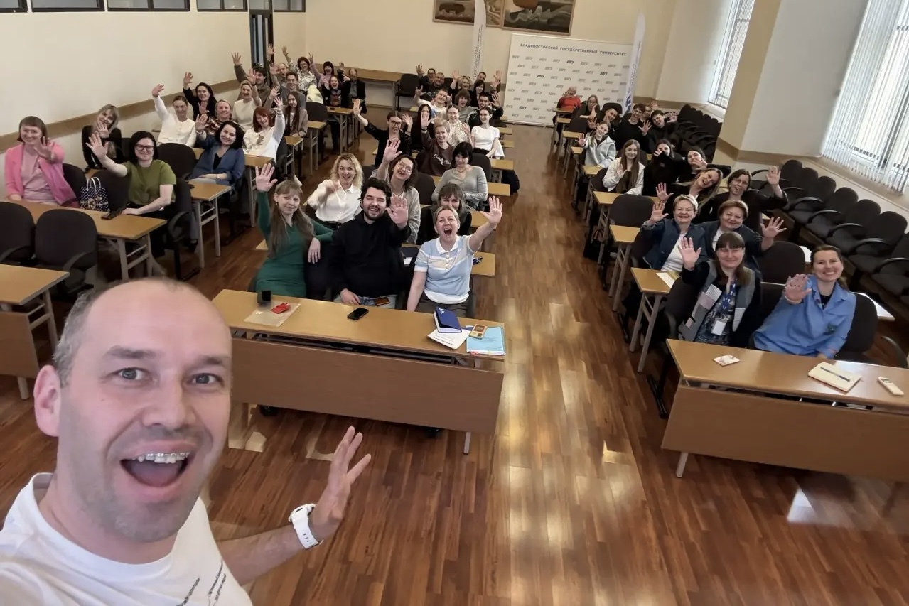 Студенты, сотрудники и преподаватели ВВГУ прошли тренинг по ораторскому мастерству от Радика Шарапова