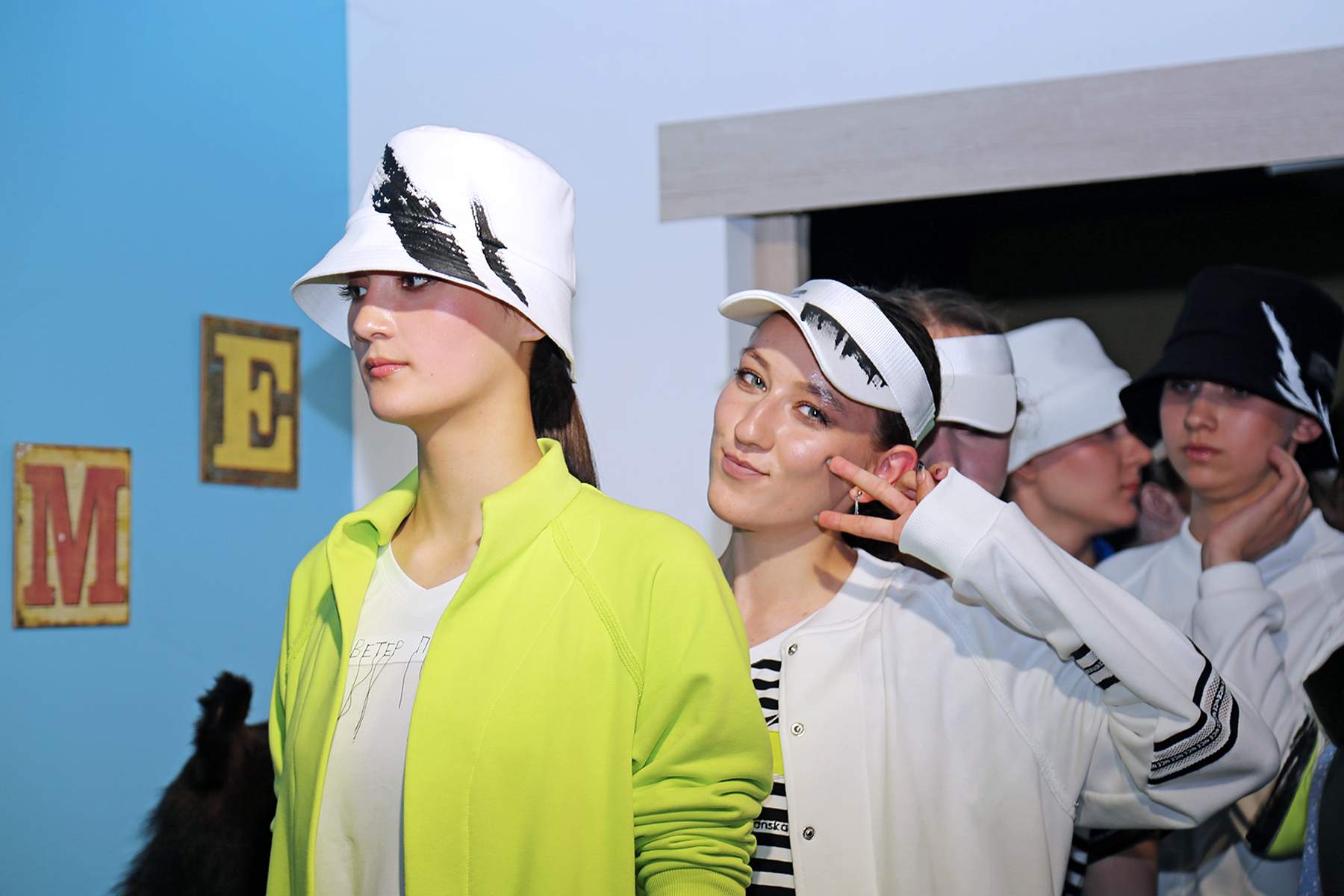 Институт сервиса, моды и дизайна ВГУЭС собрал горожан на прогулку по Владивостоку