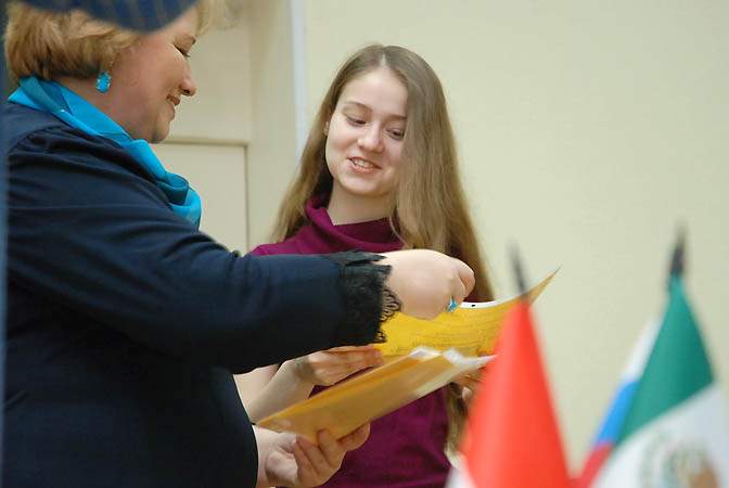 Во ВГУЭС вручили сертификаты участникам проекта «Глобальное взаимопонимание»