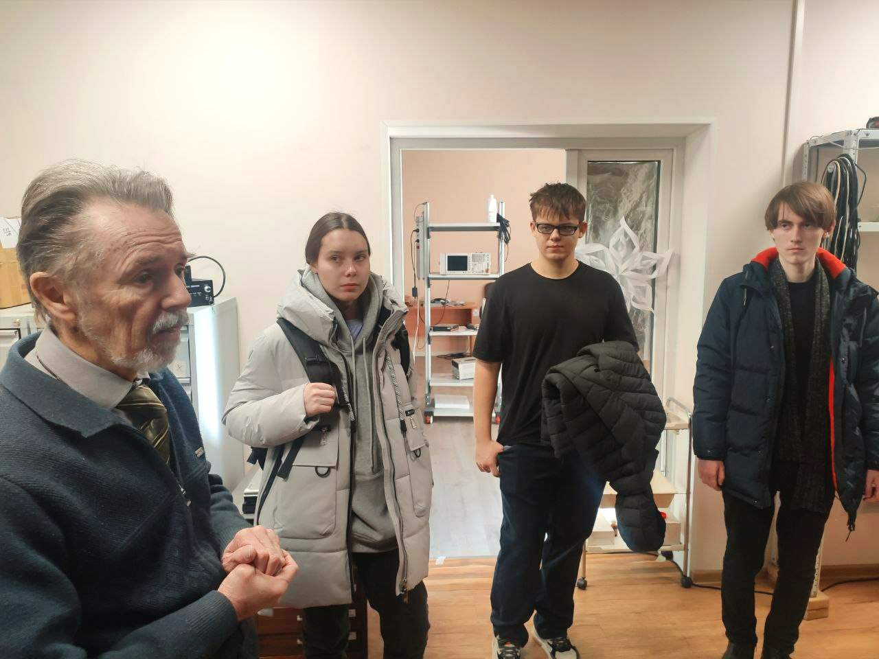 Экскурсия в лаборатории ИАПУ ДВО РАН