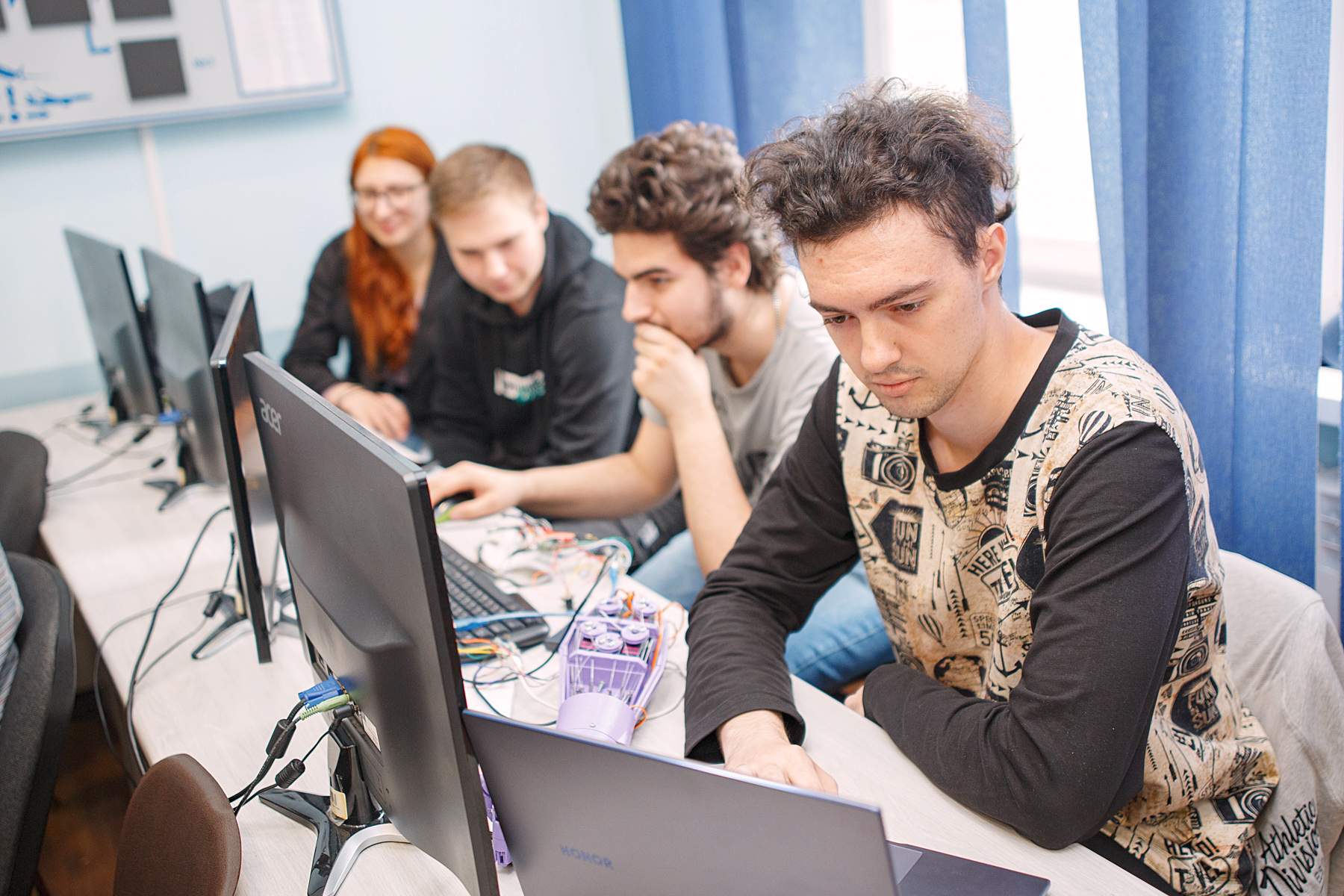 Стратегия Digital-First и рейтинг IT-профессий: тренды в образовательных программах IT-вышки ВГУЭС