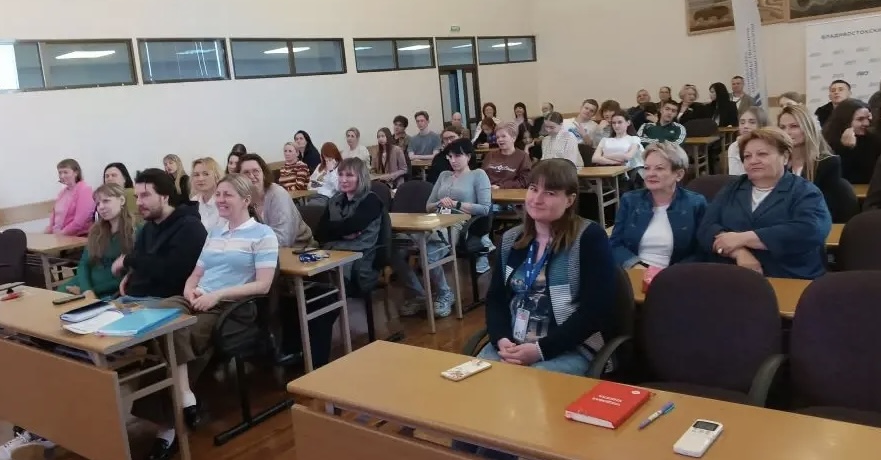 Студенты, сотрудники и преподаватели ВВГУ прошли тренинг по ораторскому мастерству от Радика Шарапова