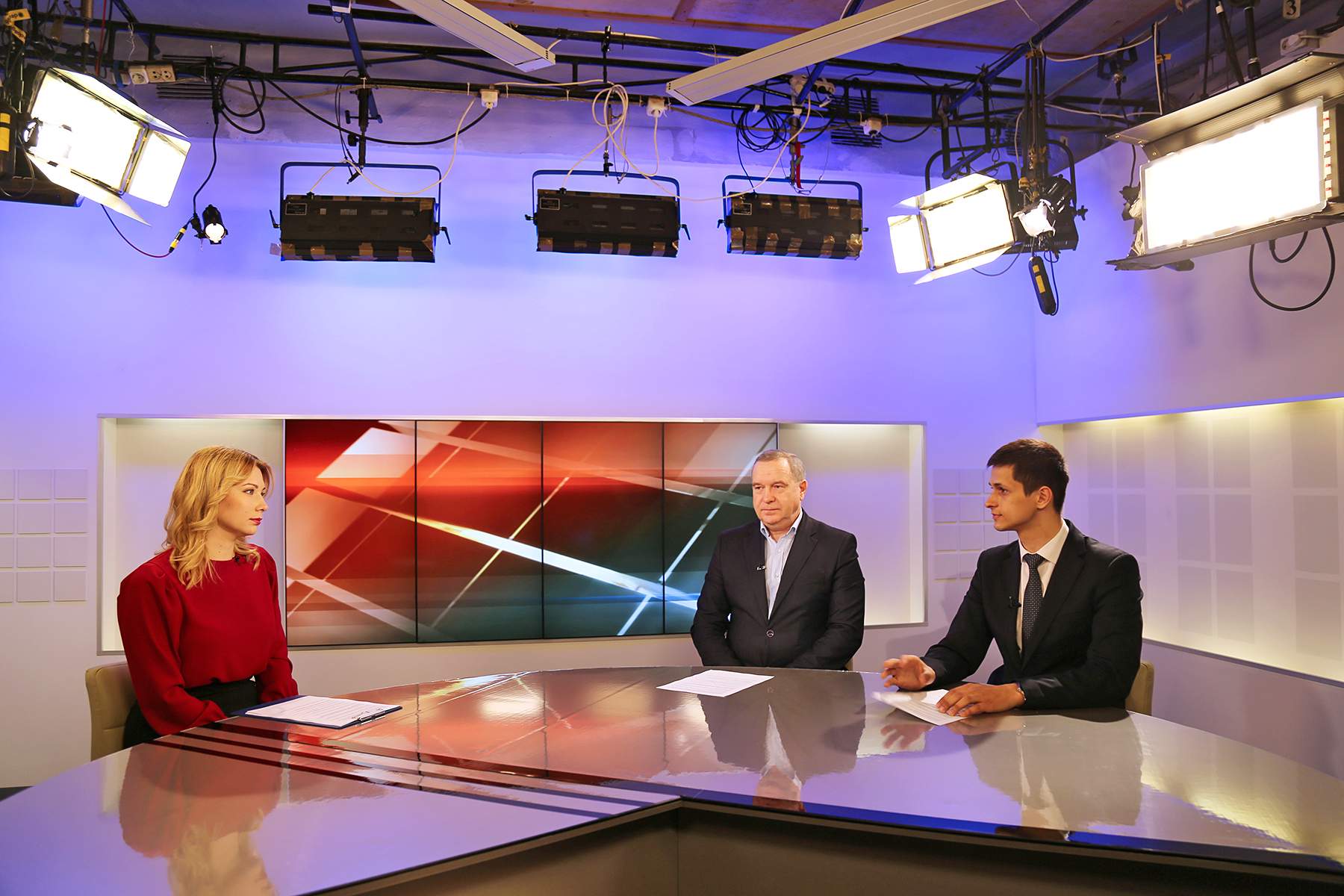 Проректор ВГУЭС Сергей Голиков и гордость университета Вадим Бутко в эфире телеканала «Россия»