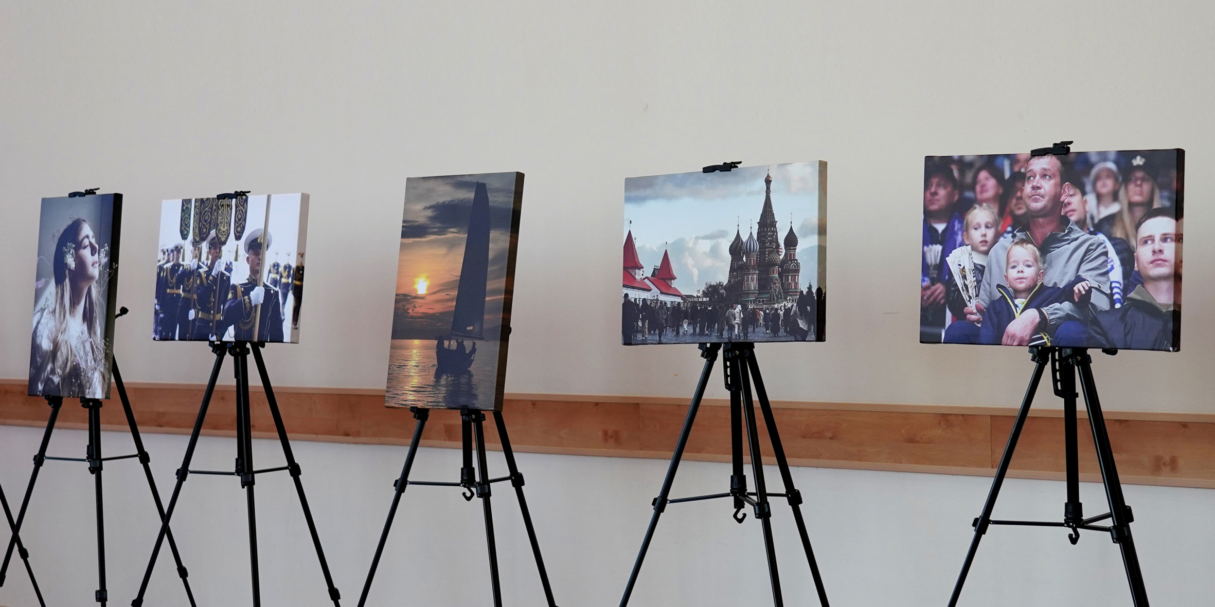 В ВВГУ состоялось торжественное открытие выставки и награждение победителей фотоконкурса «17 ценностей России»