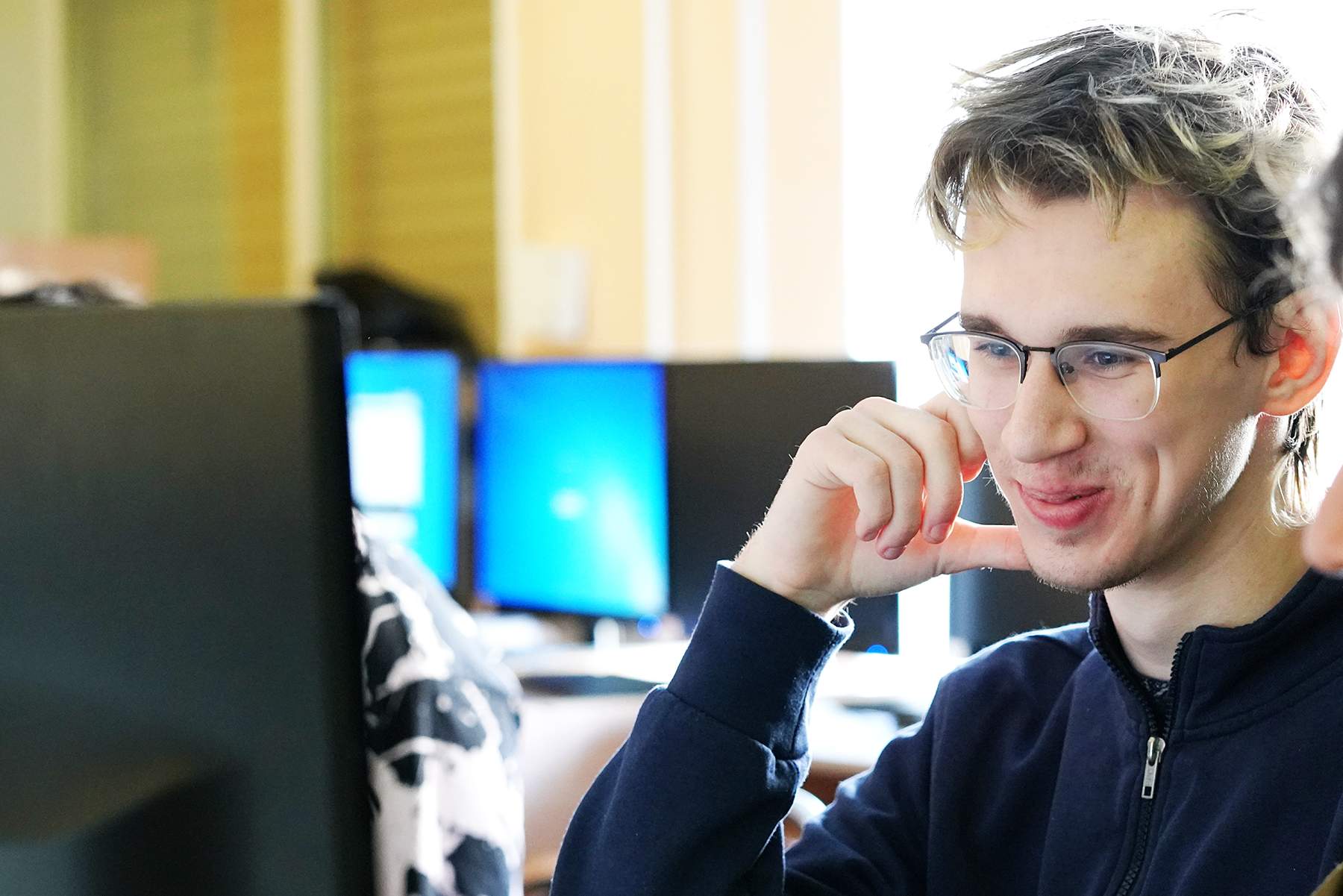 Студенты ВВГУ запрограммировали новогоднюю мелодию на мастер-классе в рамках «Аквароботеха»