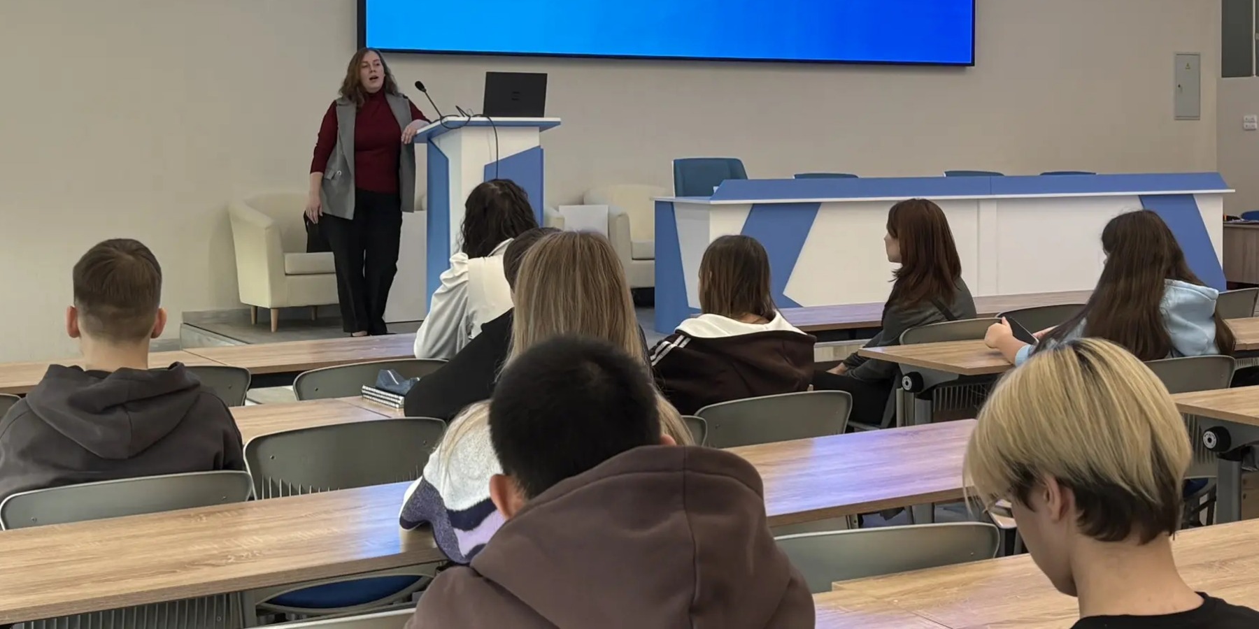 В Академическом колледже ВВГУ прошел Всероссийский открытый урок ко Дню гражданской обороны