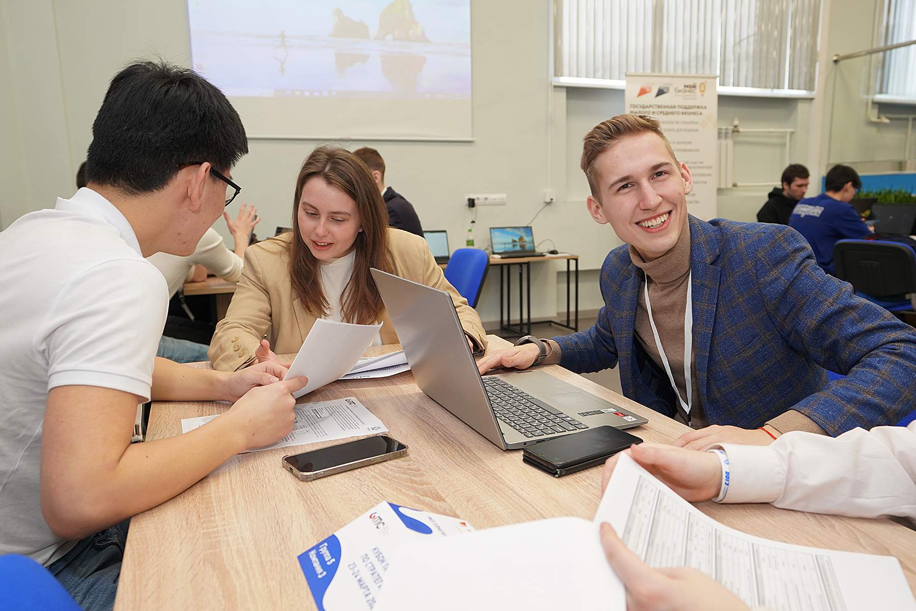 Молодые предприниматели и студенты собрались в ВВГУ на Кубке Приморья по стратегии и управлению бизнесом