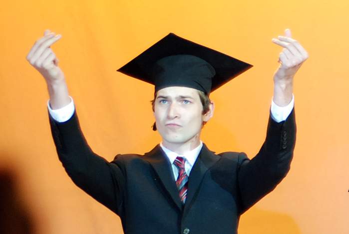 Студенческий офис ВГУЭС поздравляет студентов с назначением повышенной стипендии