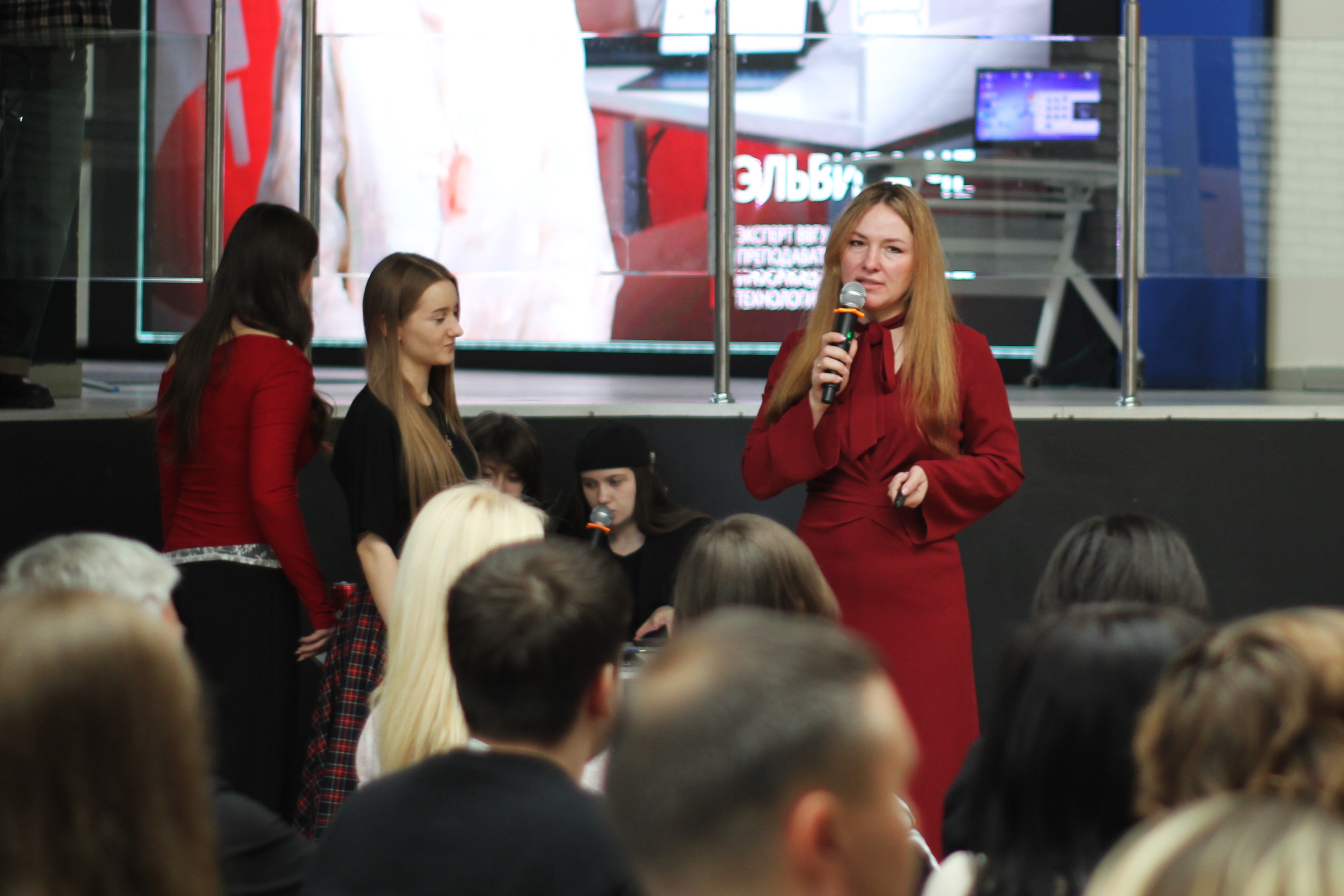 Школьники Приморья знакомятся с колледжем информационных и креативных технологий ВВГУ