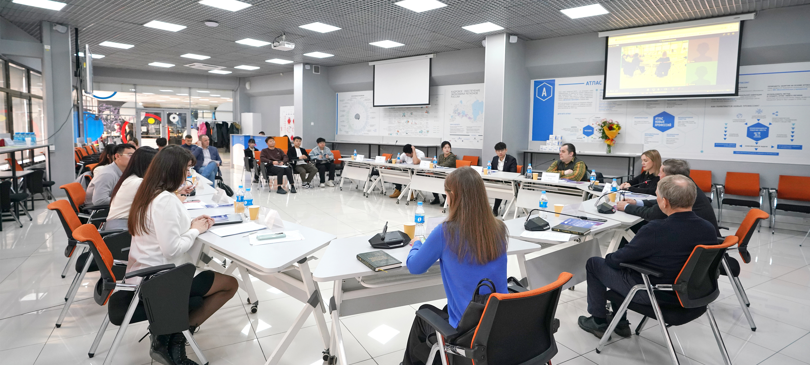 Межвузовский дискуссионный круглый стол с представителями власти, бизнеса и образования прошел в ВВГУ