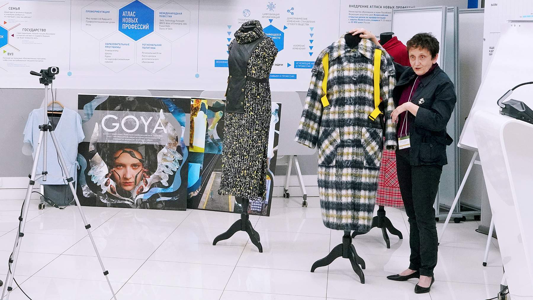 Инклюзивная коллекция дизайнеров ВГУЭС представлена на международной конференции о художественной жизни Дальнего Востока